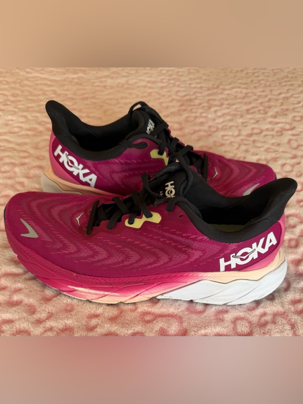 Hoka Arahi 6 Running Shoes Festival Fuchsia/Ibis
Rose Size: 9.5B - Picture 6 of 12